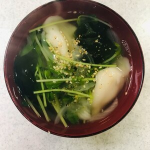 豆苗入りワンタンスープ